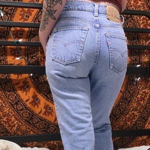 LIGHT WASH VINTAGE LEVI’S MOM JEANS ⭐️